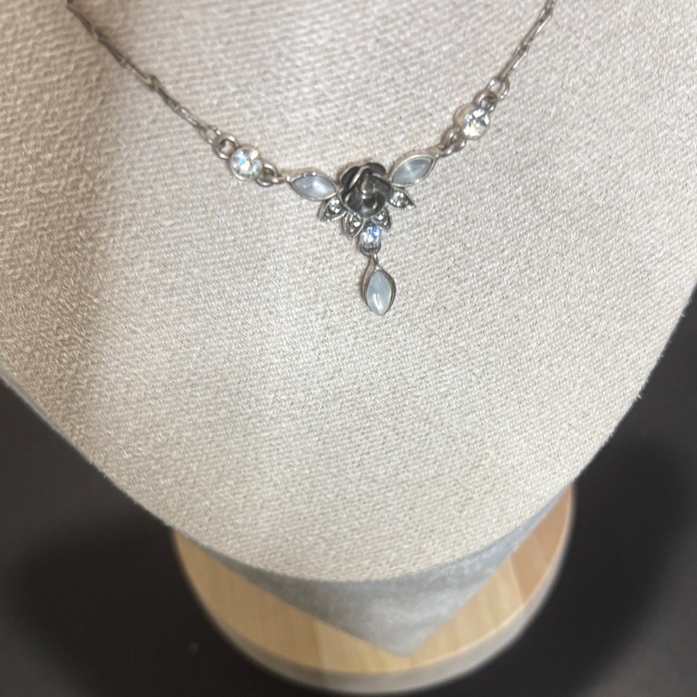 Elegant Silver Necklace with Leaf Accents
